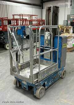 Vertical mast lift 2012  Genie GR20 (1)