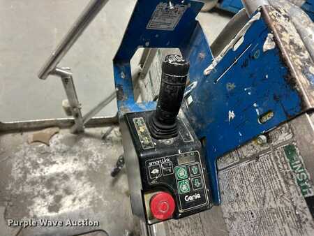 Vertical mast lift 2012  Genie GR20 (10)