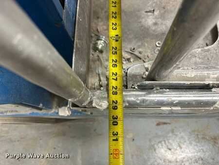 Vertical mast lift 2012  Genie GR20 (14)