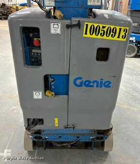 Vertical mast lift 2012  Genie GR20 (16)