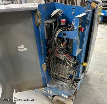 Vertical mast lift 2012  Genie GR20 (20)