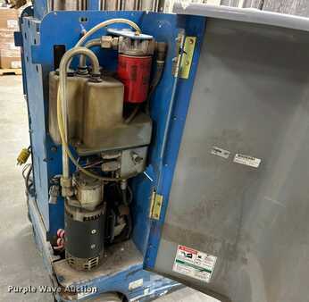 Vertical mast lift 2012  Genie GR20 (22)