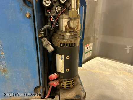 Vertical mast lift 2012  Genie GR20 (23)