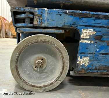 Vertical mast lift 2012  Genie GR20 (27)