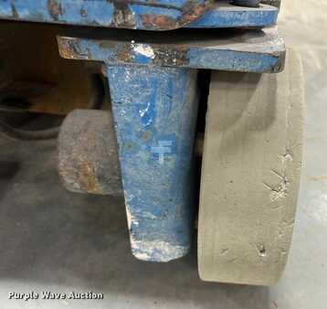 Vertical mast lift 2012  Genie GR20 (28)