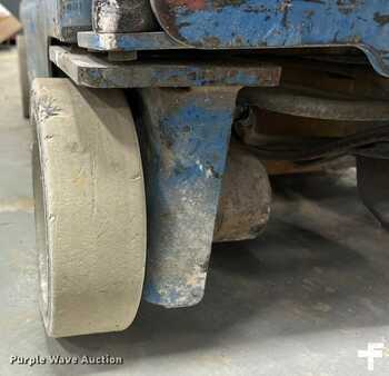 Vertical mast lift 2012  Genie GR20 (30)