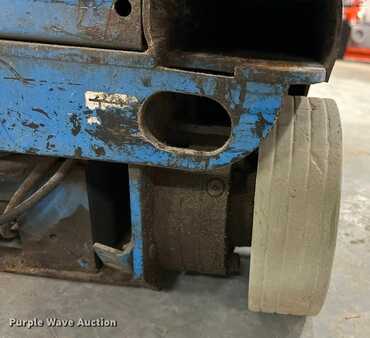 Vertical mast lift 2012  Genie GR20 (32)