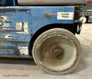 Vertical mast lift 2012  Genie GR20 (33)