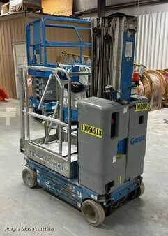 Vertical mast lift 2012  Genie GR20 (7)