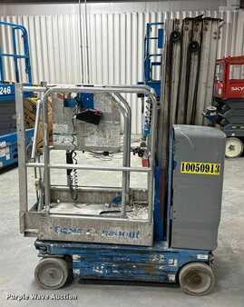 Vertical mast lift 2012  Genie GR20 (8)