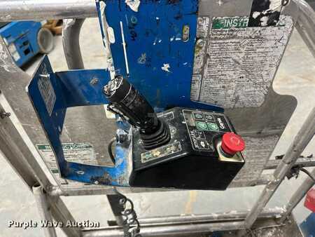 Vertical mast lift 2012  Genie GR20 (9)