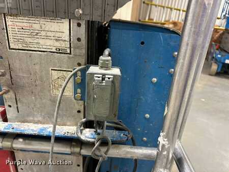 Vertical mast lift 2012  Genie GR-20 (13)