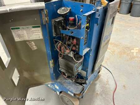 Vertical mast lift 2012  Genie GR-20 (18)