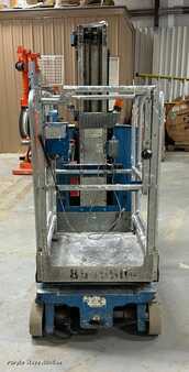 Vertical mast lift 2012  Genie GR-20 (2)