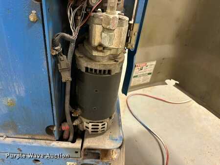 Vertical mast lift 2012  Genie GR-20 (22)