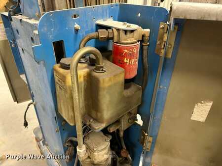 Vertical mast lift 2012  Genie GR-20 (23)