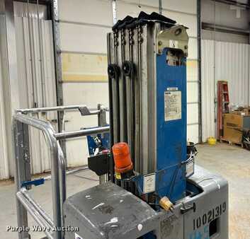 Vertical mast lift 2012  Genie GR-20 (26)