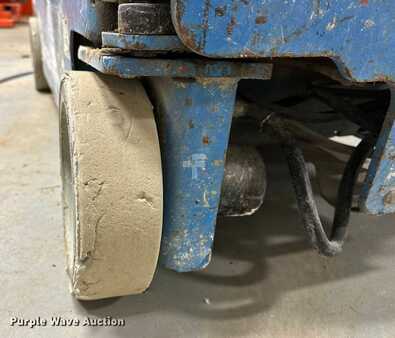 Vertical mast lift 2012  Genie GR-20 (30)