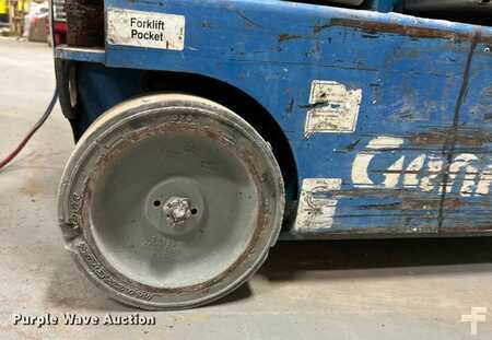 Vertical mast lift 2012  Genie GR-20 (31)