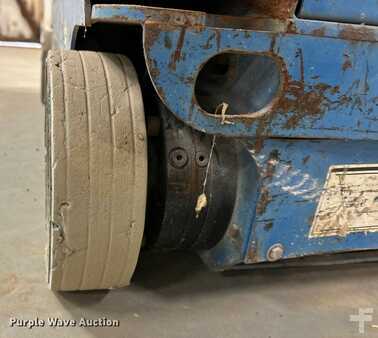 Vertical mast lift 2012  Genie GR-20 (34)