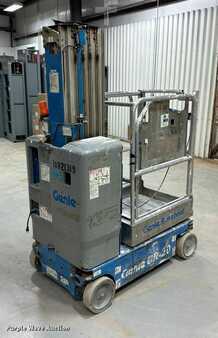 Vertical mast lift 2012  Genie GR-20 (6)