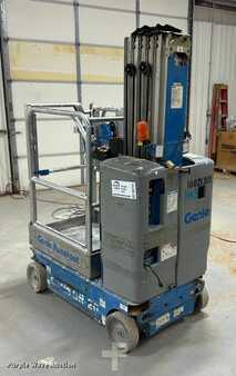 Vertical mast lift 2012  Genie GR-20 (7)