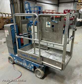 Vertical mast lift 2012  Genie GR-20 (9)