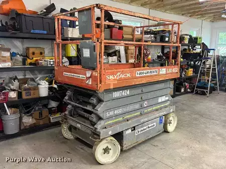 Scissor lift - Skyjack SJ 4632 (1)