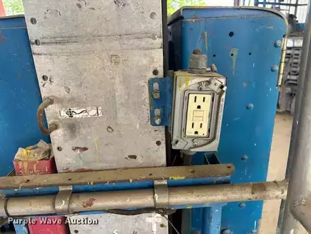 Vertical mast lift 2010  Genie GR-20 (22)