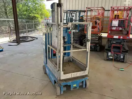 Vertical mast lift 2010  Genie GR-20 (3)
