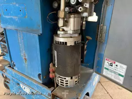 Vertical mast lift 2010  Genie GR-20 (30)
