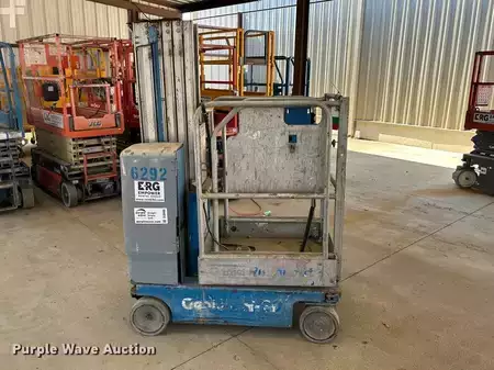 Vertical mast lift 2010  Genie GR-20 (4)