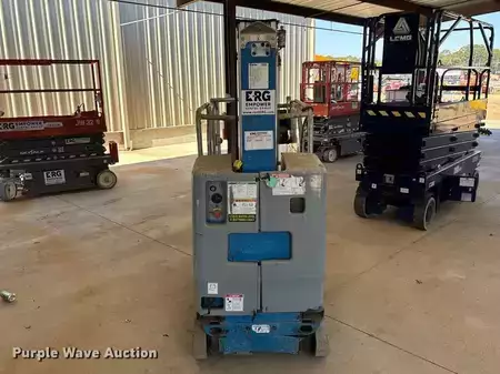 Vertical mast lift 2010  Genie GR-20 (6)