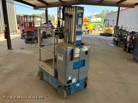 Vertical mast lift 2010  Genie GR-20 (7)