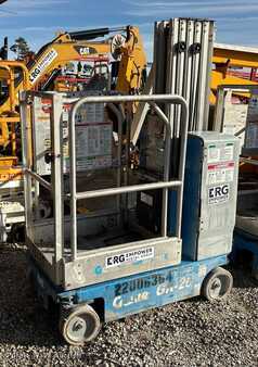Vertical mast lift 2010  Genie GR-20 (1)