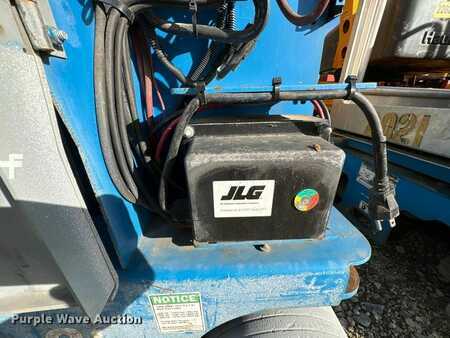 Vertical mast lift 2010  Genie GR-20 (10)