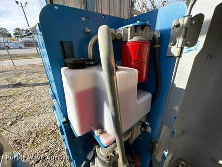 Vertical mast lift 2010  Genie GR-20 (11)