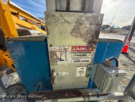 Vertical mast lift 2010  Genie GR-20 (15)