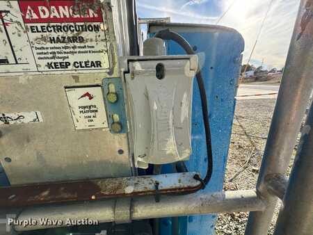 Vertical mast lift 2010  Genie GR-20 (16)