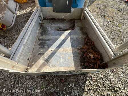 Vertical mast lift 2010  Genie GR-20 (18)