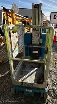 Vertical mast lift 2010  Genie GR-20 (2)