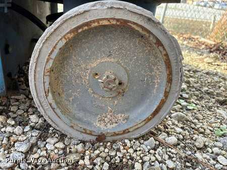 Vertical mast lift 2010  Genie GR-20 (26)