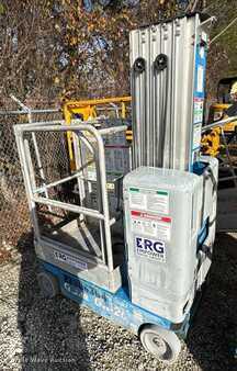 Vertical mast lift 2010  Genie GR-20 (5)