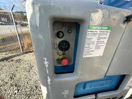 Vertical mast lift 2010  Genie GR-20 (6)