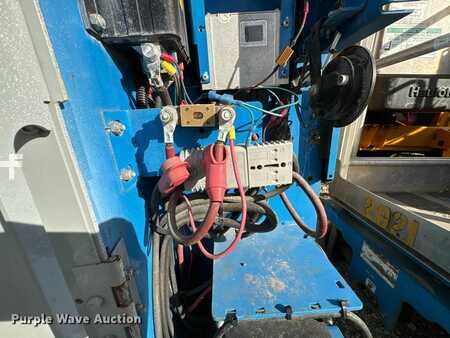 Vertical mast lift 2010  Genie GR-20 (9)