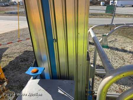 Vertical mast lift 2019  Genie GR-20 (22)