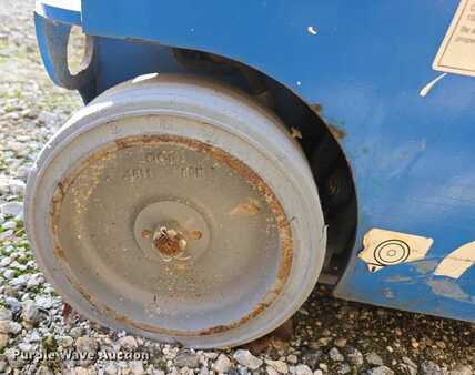 Vertical mast lift 2019  Genie GR-20 (31)