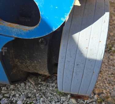 Vertical mast lift 2019  Genie GR-20 (32)