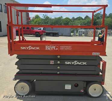 Scissor lift - Skyjack SJ3226 (8)