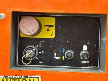 Vertical mast lift 2015  Snorkel TM12 (17)